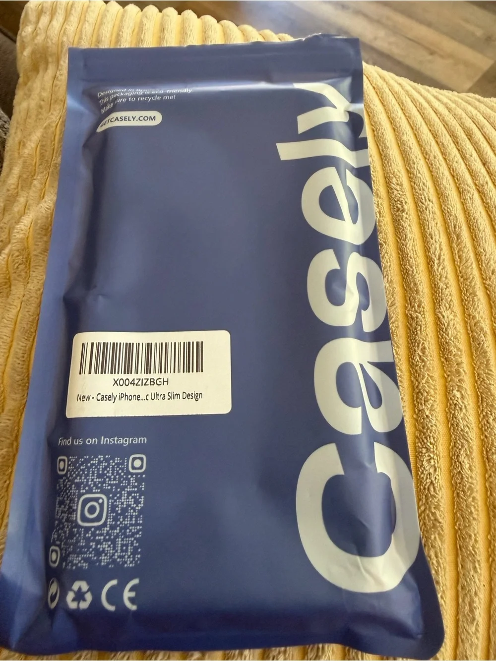 New in package Casely iPhone 17 pro max Case: Book Nook Print